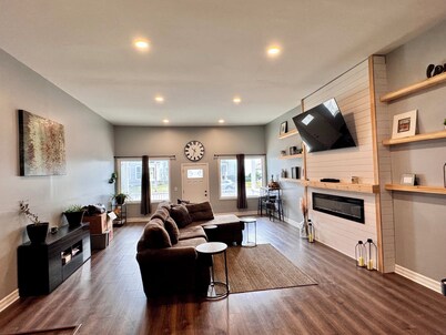 Cozy 1-bedroom house in lovely Lockport with AC