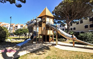 Children’s area - Lovely home in Le Barcarès with lake view (Le Barcarès)
