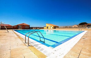 Pool - Lovely home in Le Barcarès with lake view (Le Barcarès)