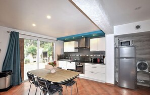Fridge, microwave, oven, stovetop - Confortable maison piscine (Argelès-sur-Mer)