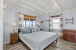 3 bedrooms, free WiFi, bed sheets - Oki Doki: Cozy 3BR Oceanfront Pet-Friendly Retreat in West Beach, Oak Island, Sleeps 5! (Oak Island)