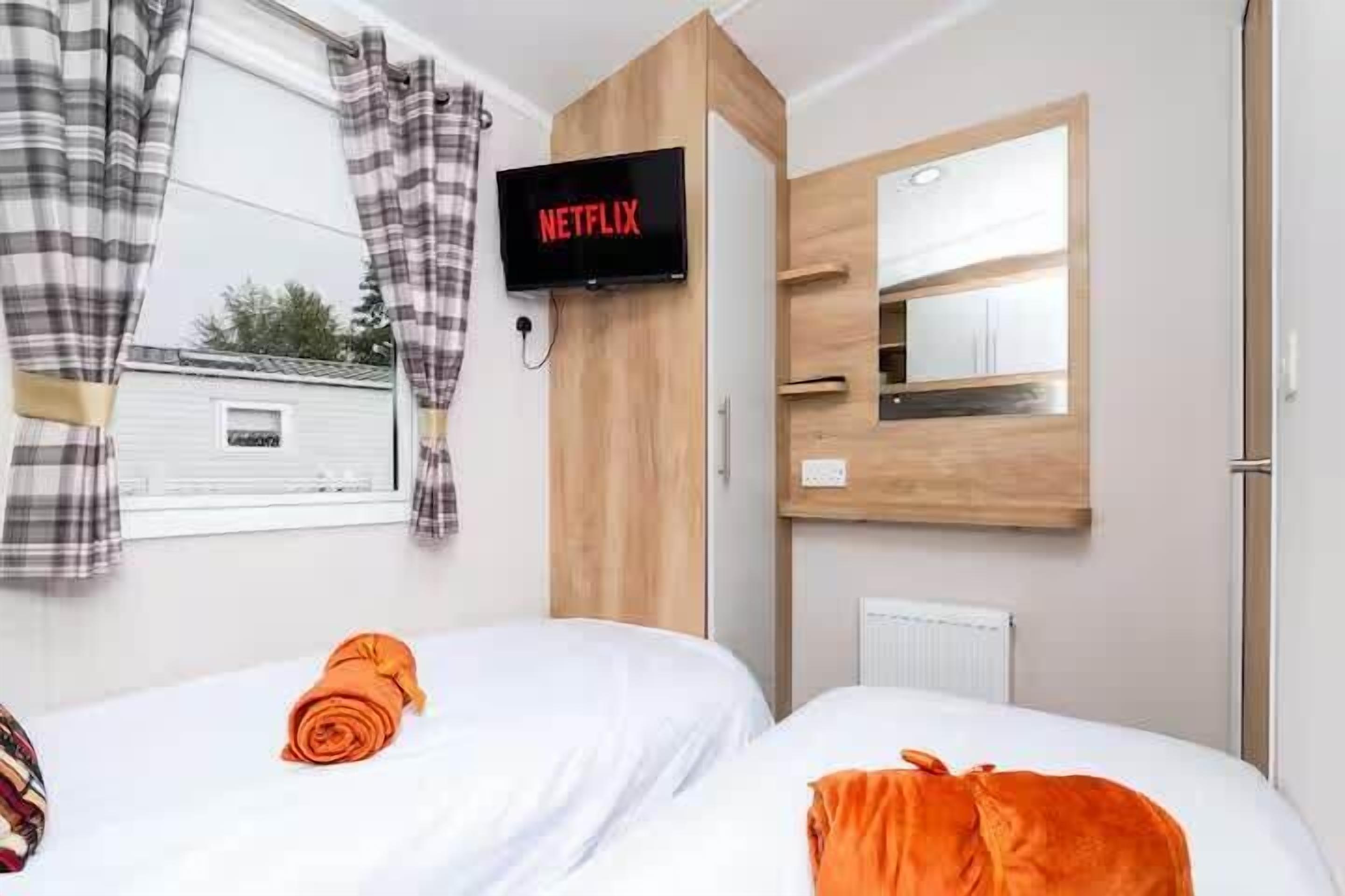Desk, iron/ironing board, travel cot, WiFi