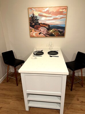 Dining - Modern SLO Studio with Deep Soaking Tub – Near Downtown & Beaches (San Luis Obispo)