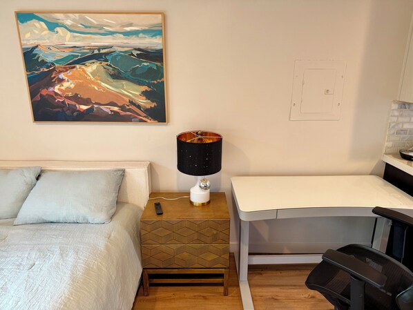 Room - Modern SLO Studio with Deep Soaking Tub – Near Downtown & Beaches (San Luis Obispo)