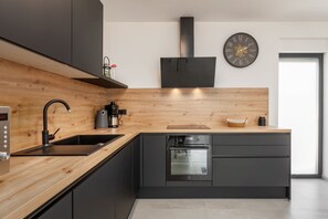Fridge, microwave, oven, stovetop - Villa Doris (Istria - Kringa) (Kringa)