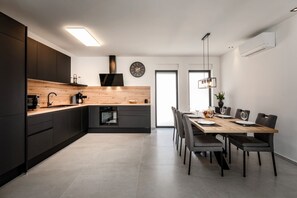 Fridge, microwave, oven, stovetop - Villa Doris (Istria - Kringa) (Kringa)