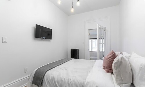 Comfortable Modern 2BR Apartment|Parking Available