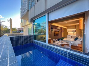 Apartment | Outdoor dining - Flat com piscina privativa a beira mar (Ipojuca)