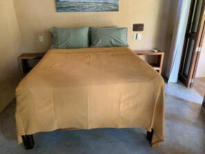 1 slaapkamer, een strijkplank/strijkijzer, wifi, beddengoed