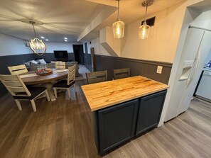 Dining - 2BR Cozy Basement Suite with Garage Parking (Colorado Springs)