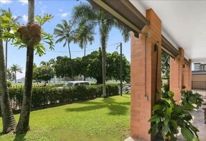 Property grounds - Spacious 1-bed apartment on Cairns Esplanade (Cairns North)