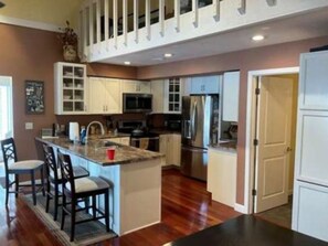 Private kitchen - Fabulous 5 Bedrm, 4 Bath sleeps 14-20, premier waterfront home, yard, dock w Bar (Lake Ozark)