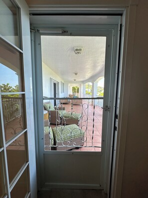 Interior - Beautiful 3-bedroom Villa / Ocean views, Free parking, Wi-Fi, AC and Generator (St Thomas)