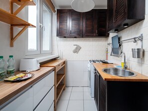 Frigorífico, horno, placa de cocina y tostadora