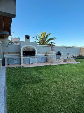 Property grounds - El encuentro residence Capital grill barbecue grill garage swimming pool and barbecue area (Mendoza)