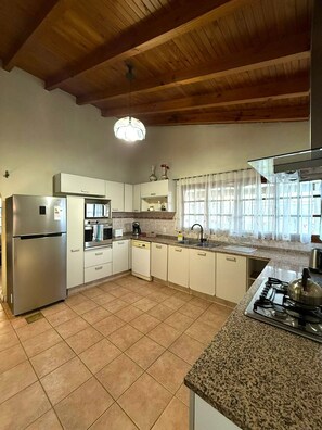 Private kitchen - El encuentro residence Capital grill barbecue grill garage swimming pool and barbecue area (Mendoza)