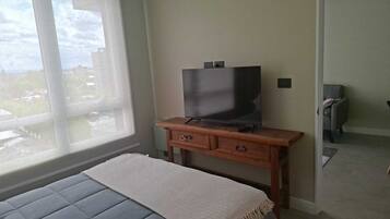 1 habitación, tabla de planchar con plancha, wifi y ropa de cama