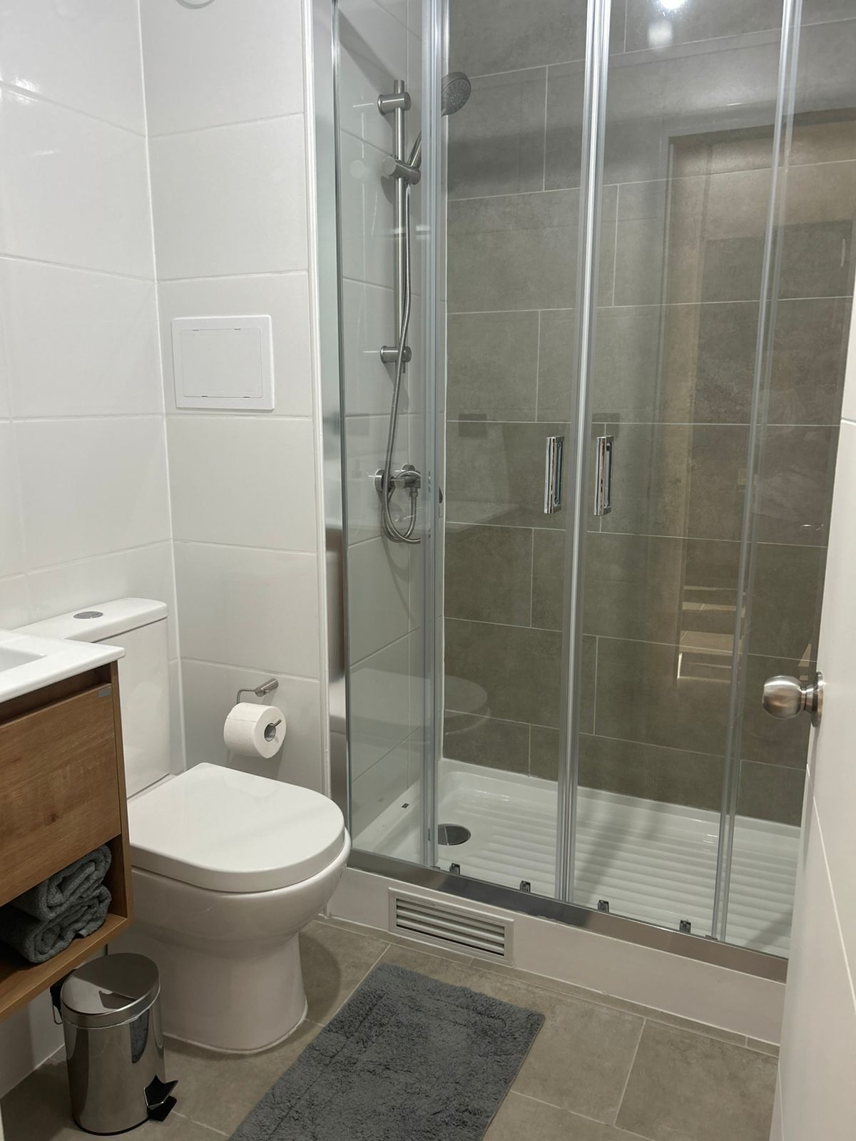 Hårtørrer, håndklæder, Sæbe, Toiletpapir