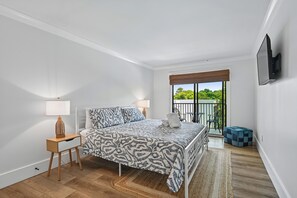 3 bedrooms, iron/ironing board, free WiFi, bed sheets - New to VRBO, Oceanwalk, Near Beach, Outdoor and Indoor Pool, Hot Tub (Hilton Head Island)