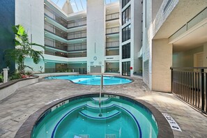 Indoor pool - New to VRBO, Oceanwalk, Near Beach, Outdoor and Indoor Pool, Hot Tub (Hilton Head Island)