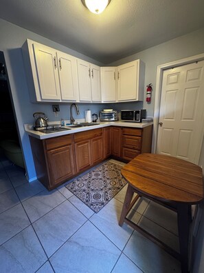 Private kitchen - Studio Chalet Guesthouse in Show Low (Show Low)