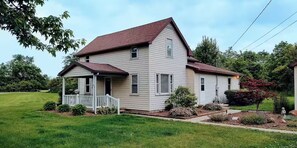 Exterior - The Cozy Caterbury (North Baltimore)