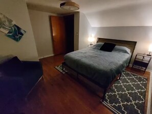 4 habitaciones, tabla de planchar con plancha, wifi y ropa de cama