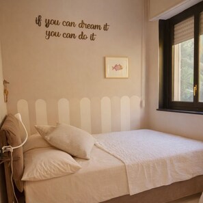 2 bedrooms, iron/ironing board, WiFi, bed sheets