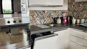 Micro-ondes, four, plaque de cuisson, lave-vaisselle