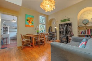 Living area - Colourful Victorian Cottage, wood burner, garden (Bristol)