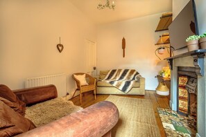 Living area - Calm Victorian garden home near Gloucester Road (Bristol)