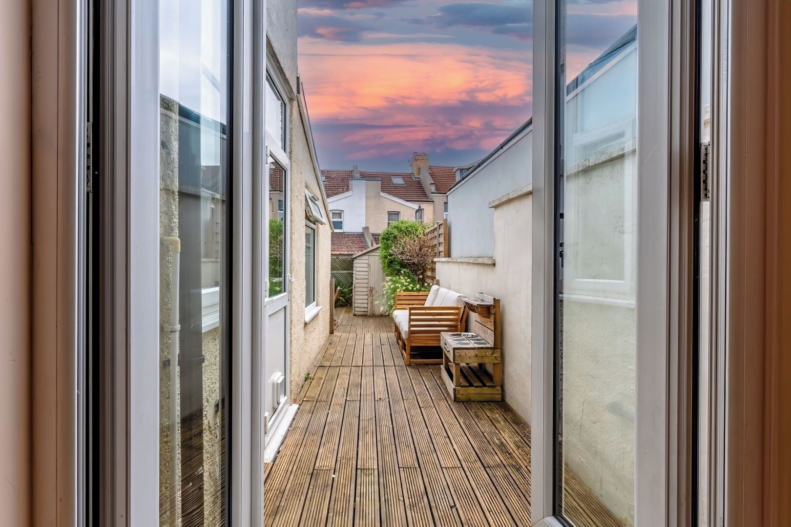 المنشأة من الداخل