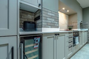 Interior - Stylish Stokes Croft Apartment, private hot tub (Bristol)