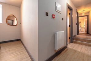 Interior - High Street Hideaway, private entrance, parking (Bristol City)