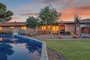Pool - Country Club Spot: Pool & Games Steps from Strip! (Henderson)