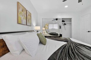 4 bedrooms, iron/ironing board, travel cot, WiFi - Country Club Spot: Pool & Games Steps from Strip! (Henderson)