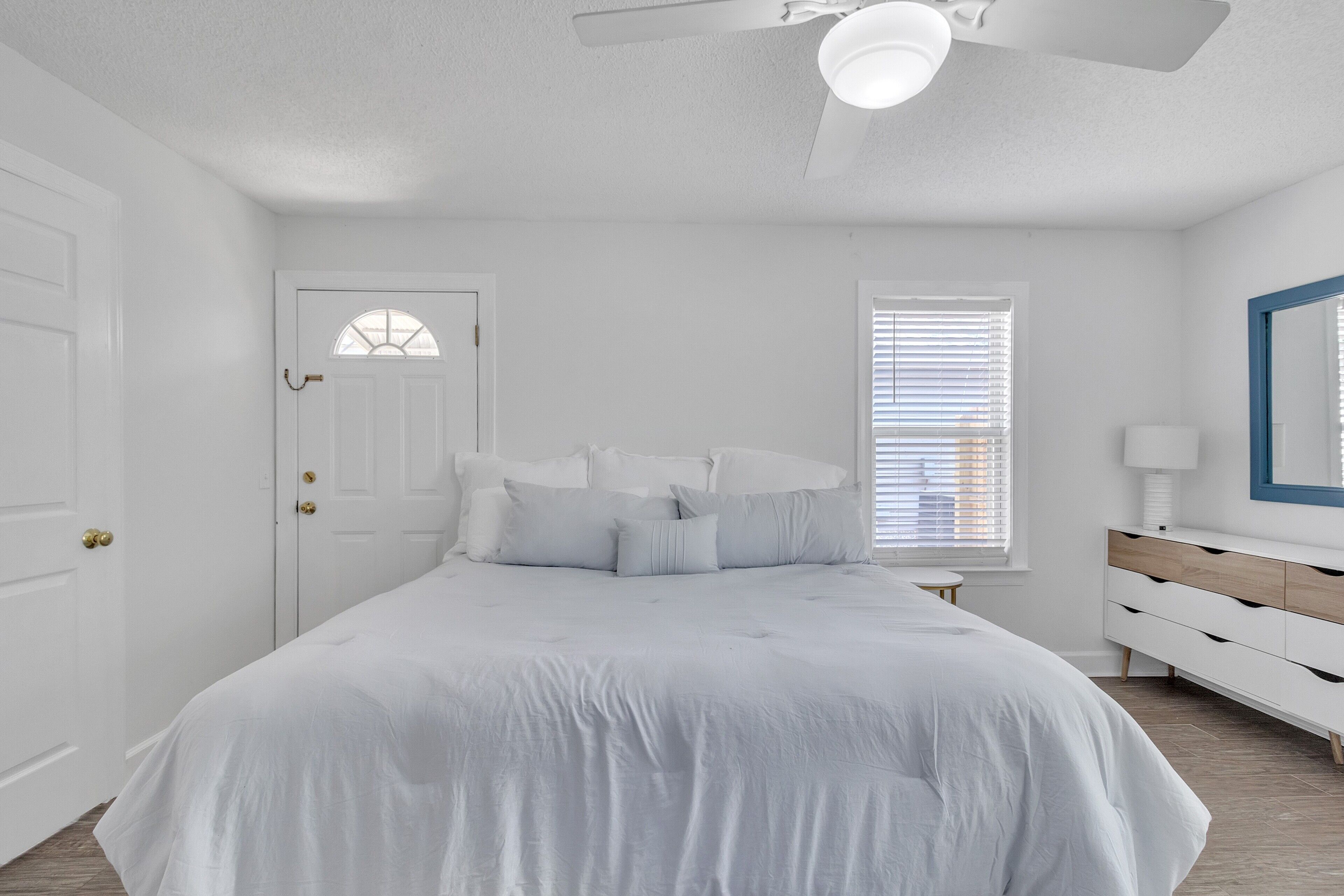 4 bedrooms, WiFi, bed sheets