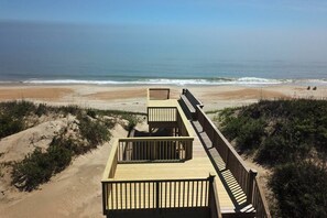 On the beach - Anna - Corolla, Ocean Sands, Oceanfront, 4 Bedrooms, Ocean Views, Private Walkway to the Beach (Corolla)