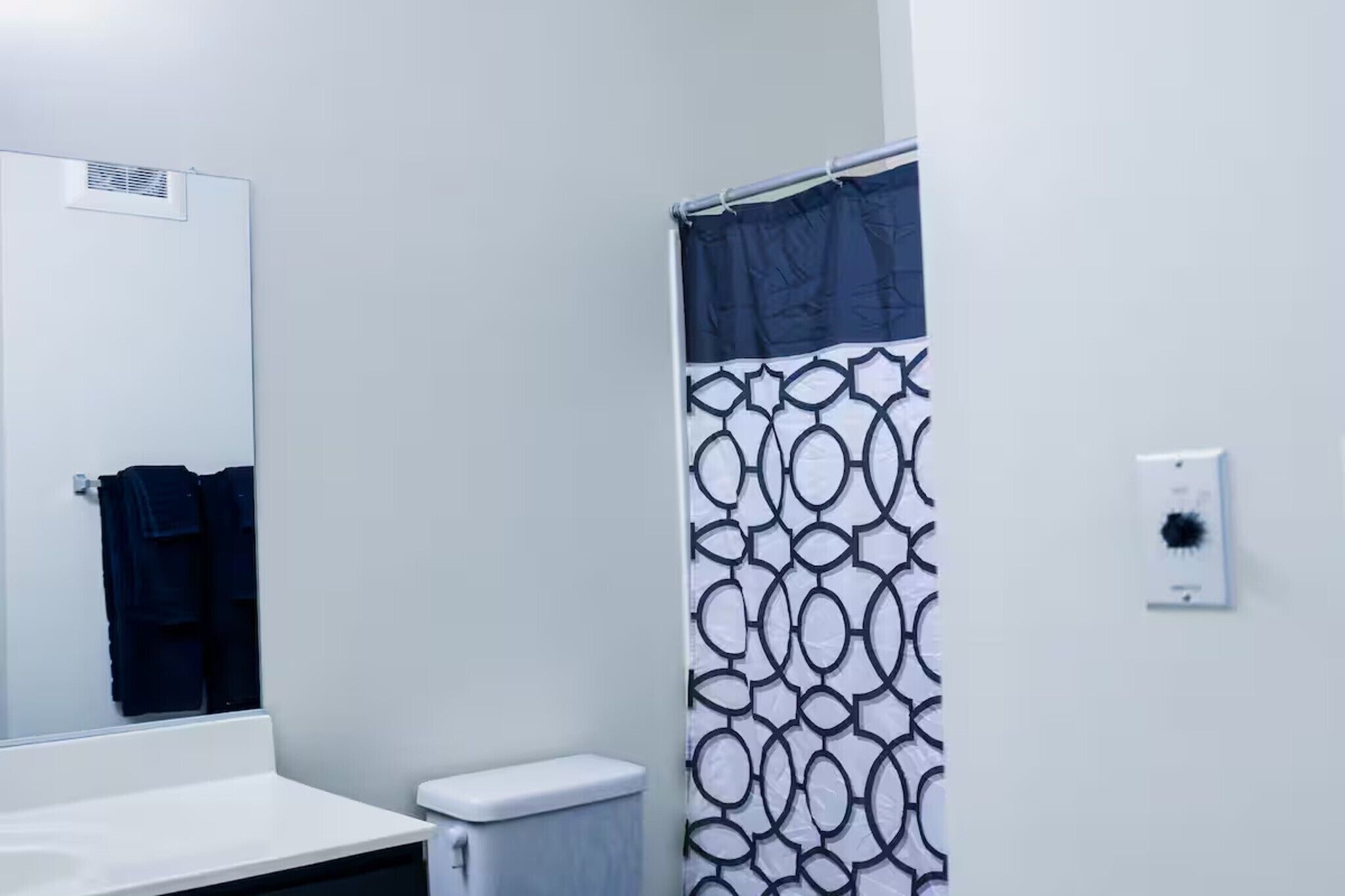 Serviettes fournies, savon, papier toilette