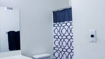 Serviettes fournies, savon, papier toilette