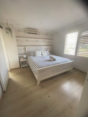 4 slaapkamers, een strijkplank/strijkijzer, gratis wifi, beddengoed