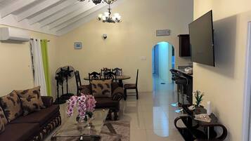 House, 3 Bedrooms, Accessible, Patio | Living room