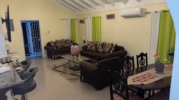 House, 3 Bedrooms, Accessible, Patio | Dining