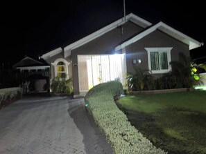 Exterior detail - Serenity Vacation Villa (Ocho Rios)