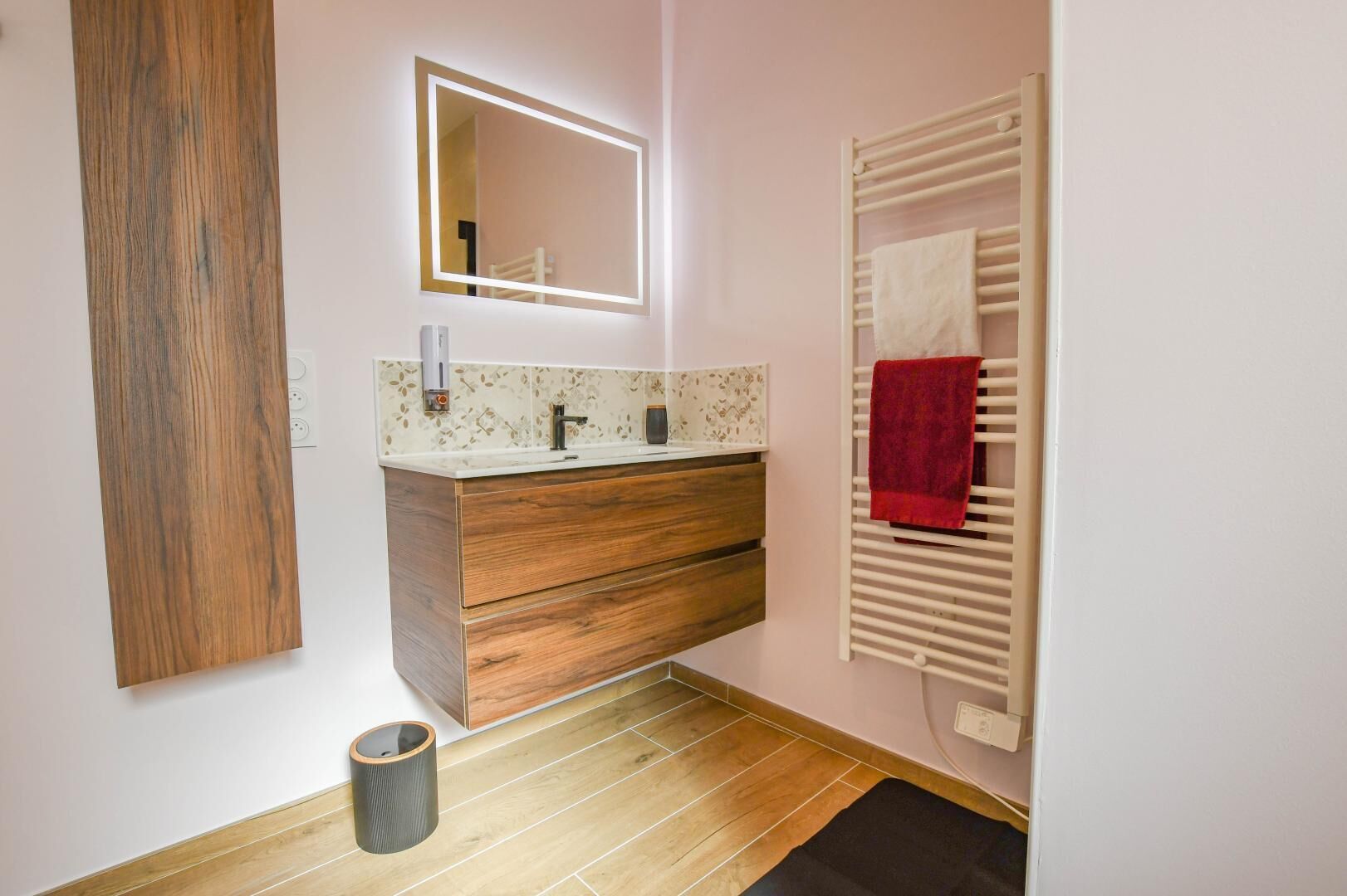 Shower, towels