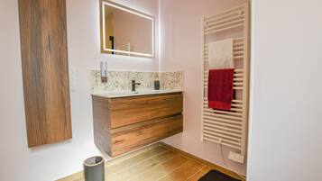 Shower, towels