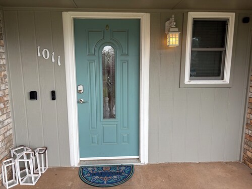 Welcome to the Stilly Spot -- a Charming 3-bedroom home in Stillwater, OK!