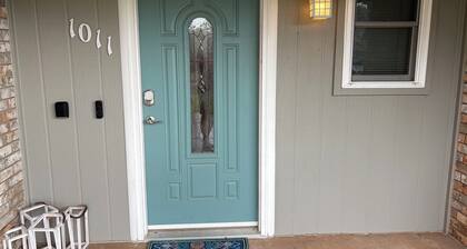 Welcome to the Stilly Spot -- a Charming 3-bedroom home in Stillwater, OK!