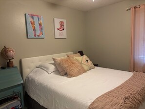 3 bedrooms, iron/ironing board, free WiFi, bed sheets