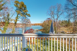 Property grounds - The Lake House on Sunset Point - Lakefront home with private dock & pool table (Moneta)